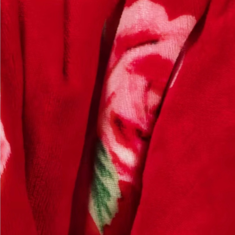 Rose Printed Plush Throw w/Faux Shearling Reverse & Ruffled Trim Red - Threshold - Picture 4 of 9